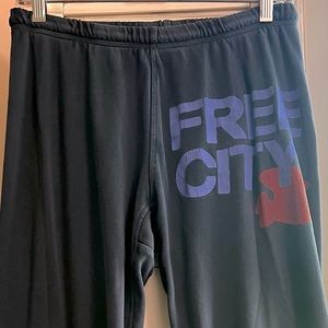 FREE CITY 3/4 Strike Sound Sweats